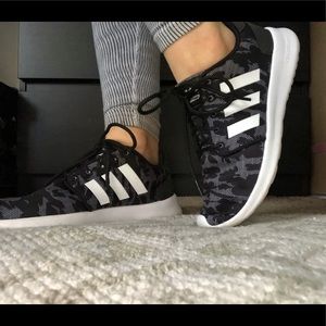 Adidas Tennies